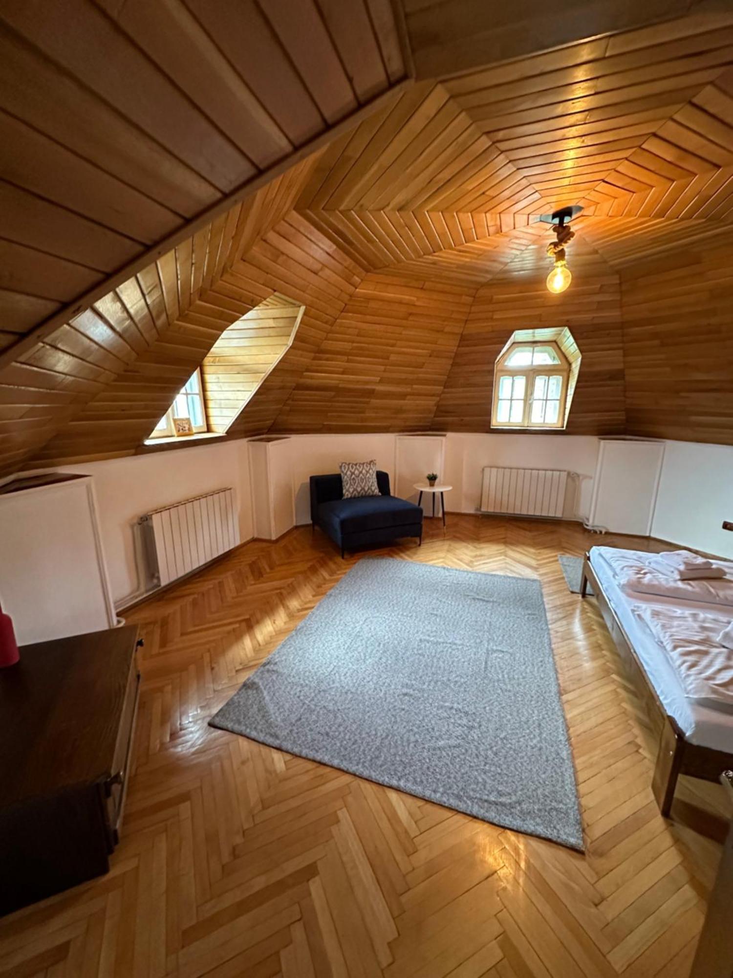 Pine Peak Apartments Предеал Екстериор снимка
