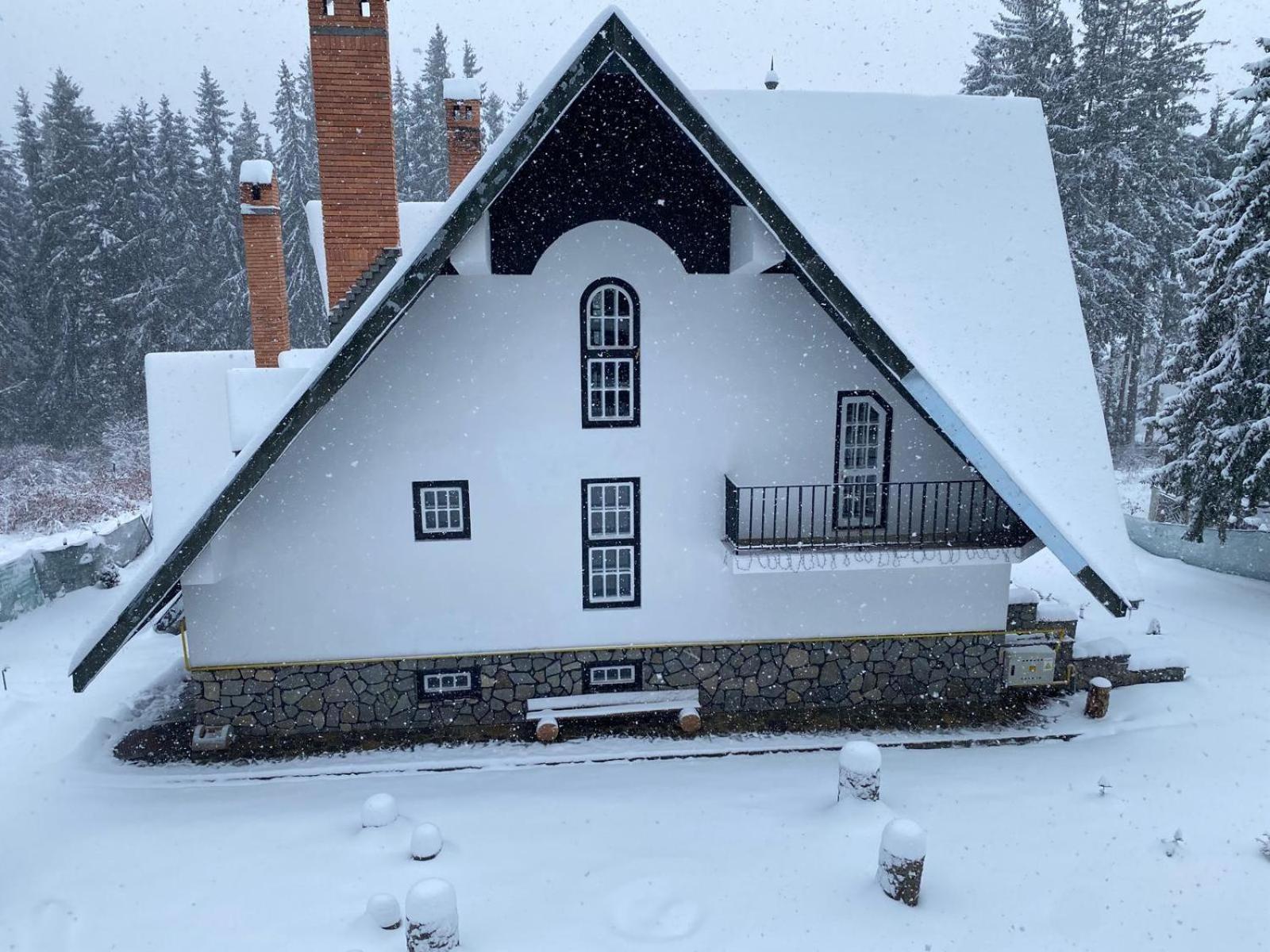 Pine Peak Apartments Предеал Екстериор снимка