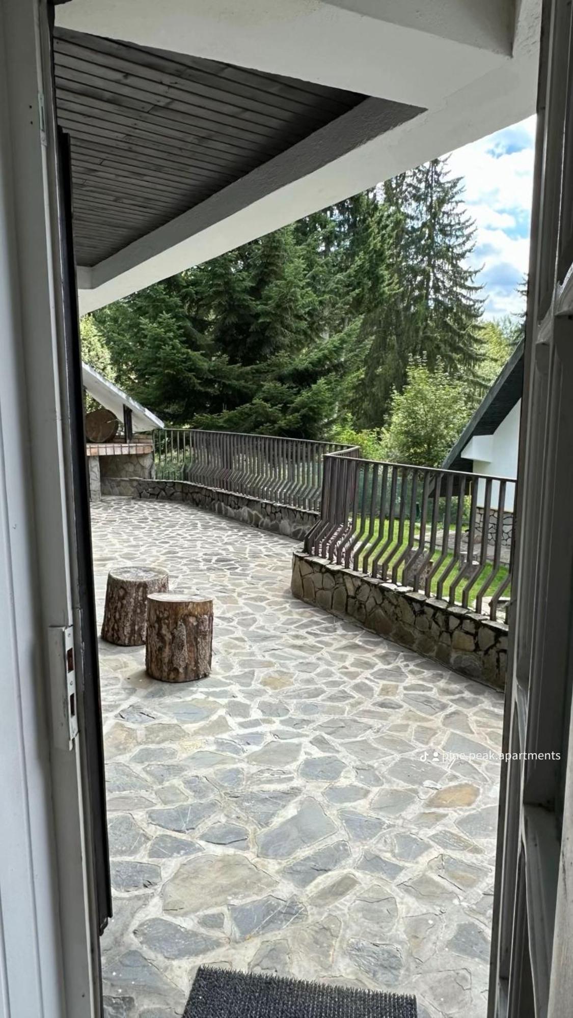Pine Peak Apartments Предеал Екстериор снимка