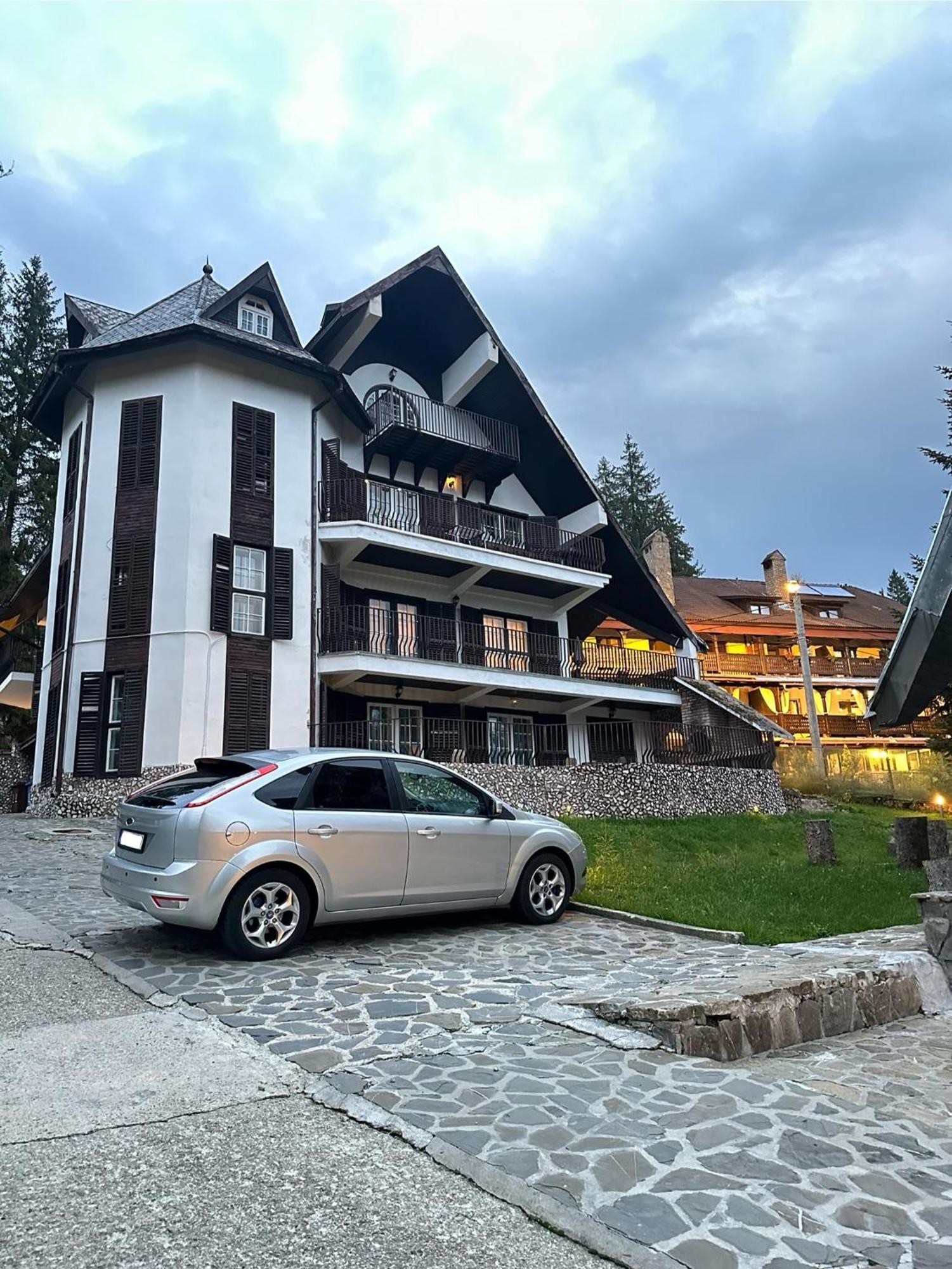 Pine Peak Apartments Предеал Екстериор снимка
